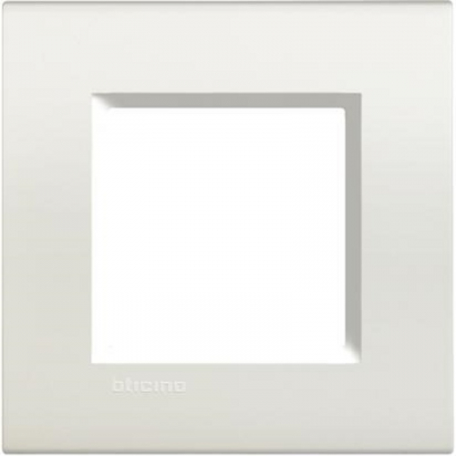 Рамка прямоугольная Legrand BTicino LivingLight 2 мод белый картинка