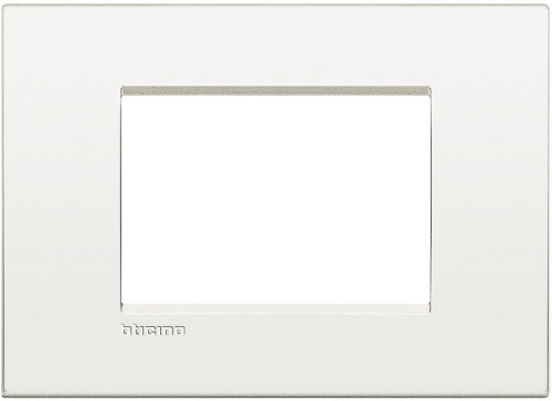 Рамка прямоугольная Legrand BTicino LivingLight 3 мод белый  Legrand — купить по цене от 3&nbsp;270 ₽ | ПрофБезопасность