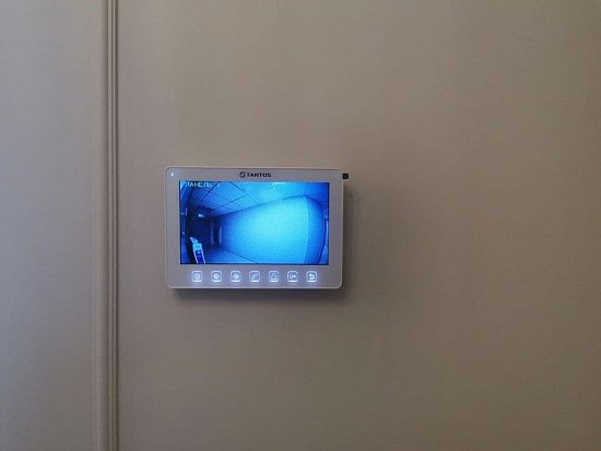 Установка аналогового видеодомофона в квартире с подключением к многоквартирному