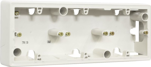 Коробка для наружнего монтажа Legrand Valena 3-м. белый