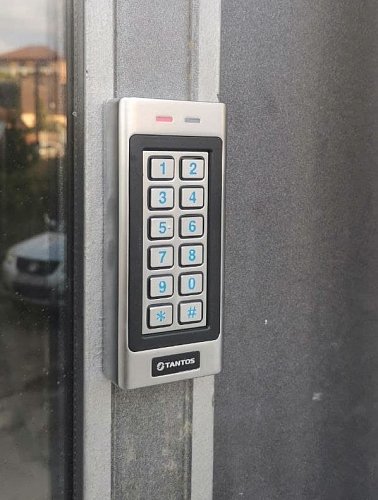 Кодовый замок на дверь – универсальная защита для разных объектов