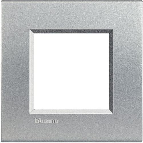 Рамка прямоугольная Legrand BTicino LivingLight 2 мод алюминий Legrand — купить по цене от 1&nbsp;080 ₽ | ПрофБезопасность