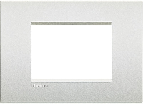 Рамка прямоугольная Legrand BTicino LivingLight 3 мод Белый жемчуг  Legrand — купить по цене от 3&nbsp;270 ₽ | ПрофБезопасность