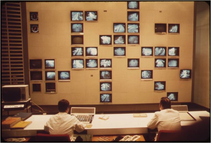 Система мониторинга в центральном пункте управления Мюнхенской полиции, 1973 год.jpg